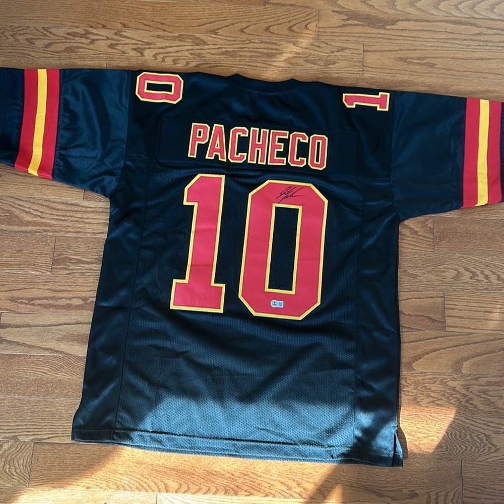 ISIAH PACHECO SIGNED JERSEY // NWT // SIXE XL